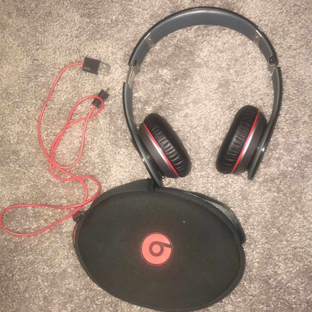 Wireless beats by Dre with charger and case